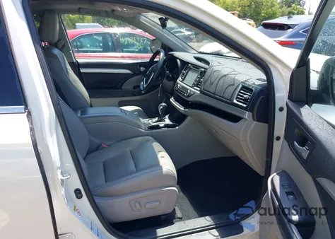 2017 Toyota Highlander Xle z USA, uszkodzony, nr VIN 5TDJZRFH0HS395625